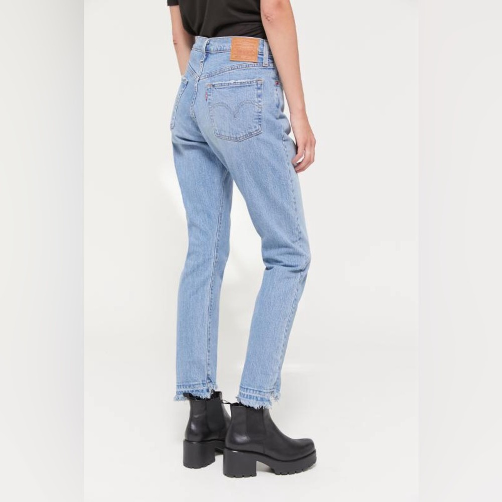 Levi’s 501 Skinny Jean 
Color Blue Mark
Size 27 x 28